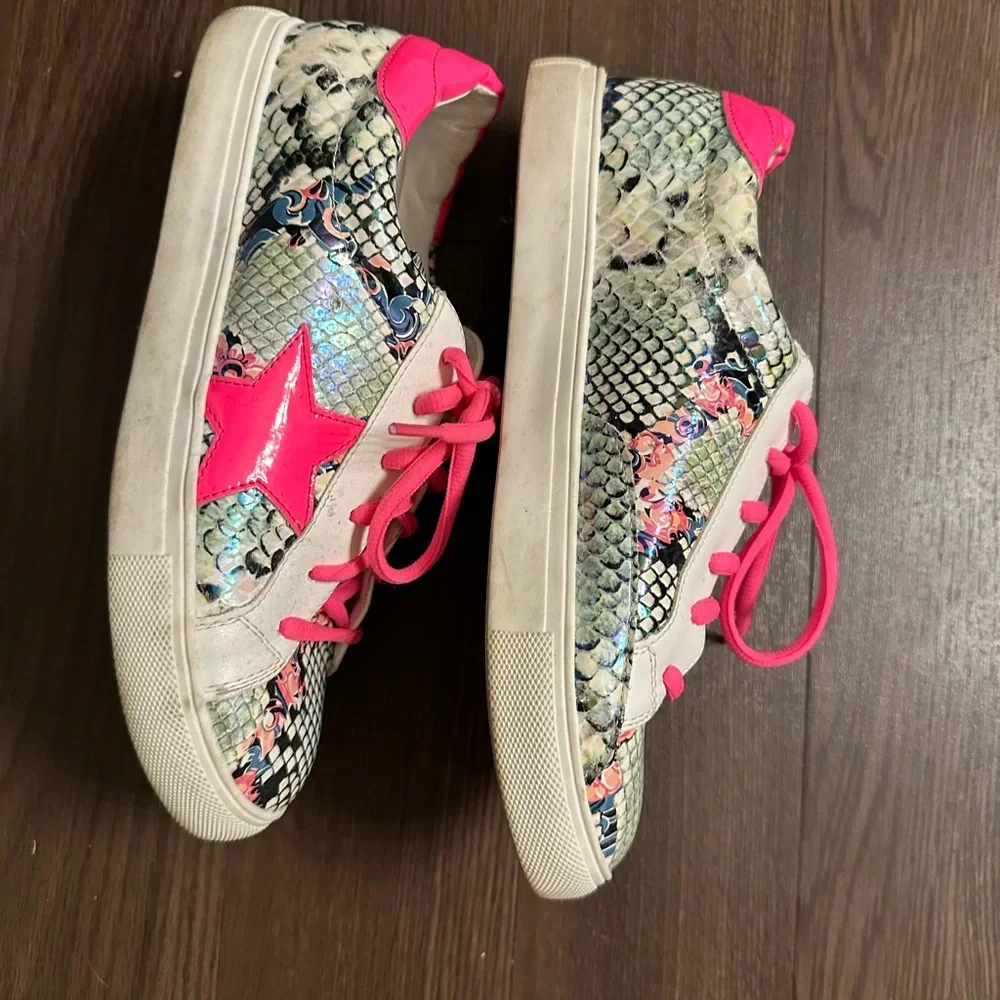 Cute Sneaks - Picture 1 of 4